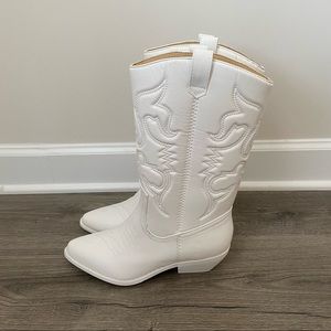 WOMEN’S WESTERN COWGIRL BOOTS